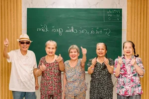 Heartwarming Ways Grandparents Celebrate Students After Final Exams and Academic Milestones - image 9