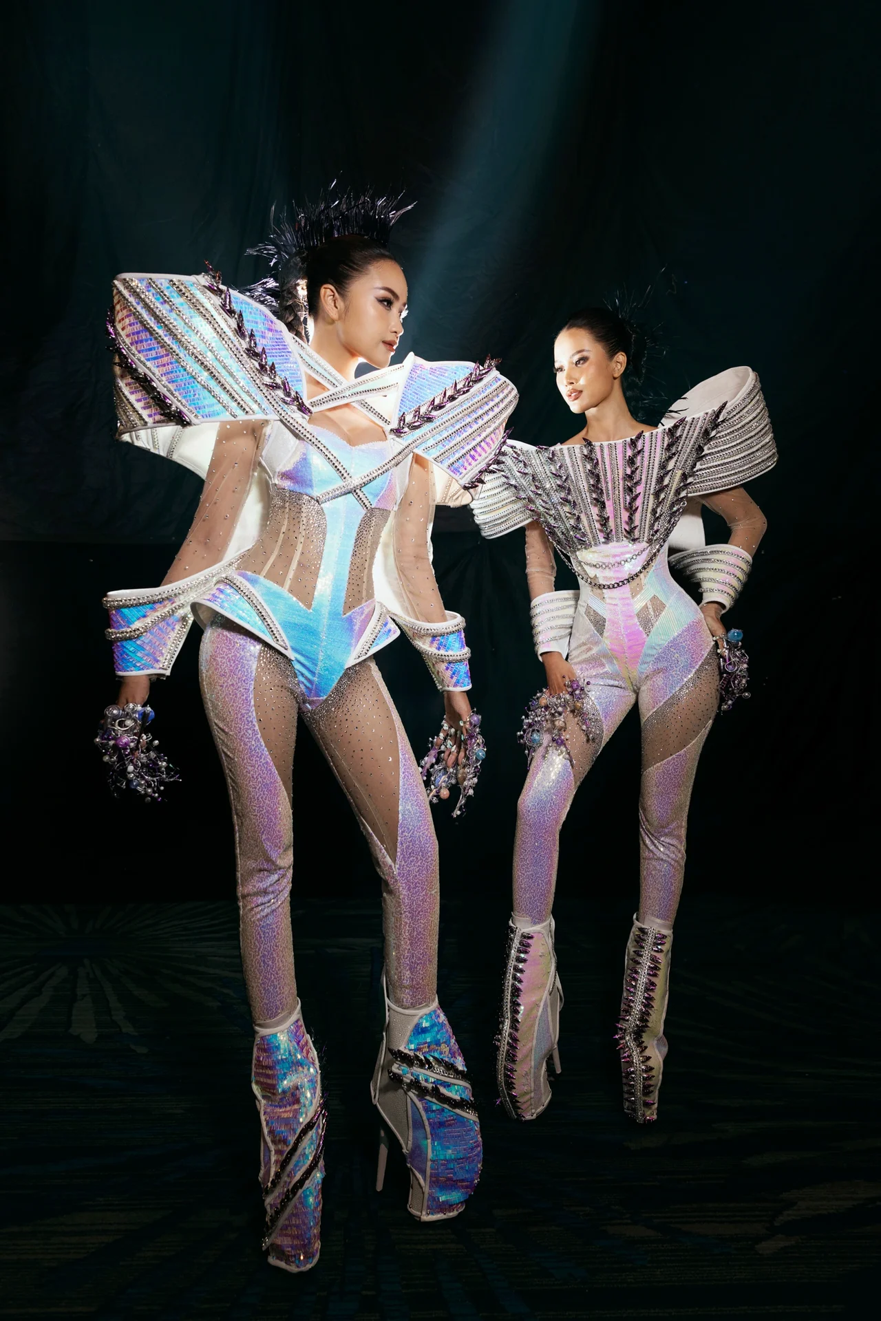 Runway Mastery: Ngoc Chau and Huong Ly Stun in Impressive Outfits and 30cm Heels