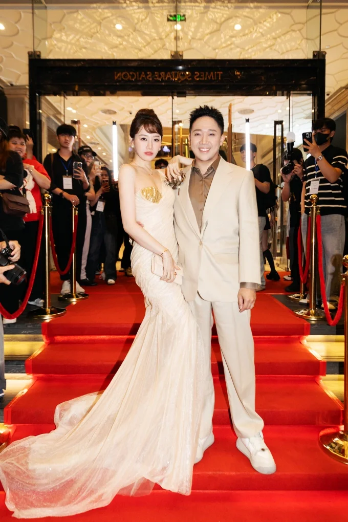 Star-Studded Red Carpet: Tran Thanh and Ngoc Trinh Shine