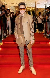 Star-Studded Red Carpet: Tran Thanh and Ngoc Trinh Shine - image 1
