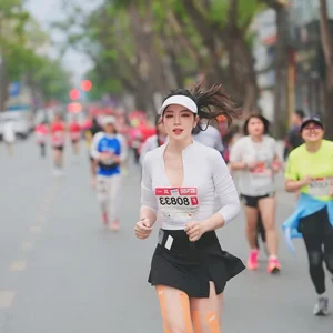 Meet the Vietnamese Nurse Inspiring Thousands as the Ultimate Running Goddess and Fitness Icon - image 1
