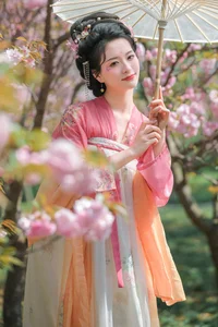 YiTuYu Art Language Vol.6816: Captivating Portrait Photography Featuring Model Yang Yang - image 4