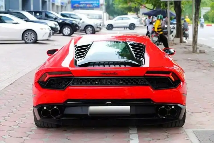 Experience the Fiery Red Lamborghini Huracan LP580-2: A Supercar Masterpiece for a Dong Nai Tycoon