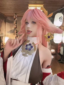 Stunning Yae Miko Cosplay by Ying Man San Shi: An Elegant Genshin Impact Photography Collection Featuring 90 High-Resolution Images - image 6