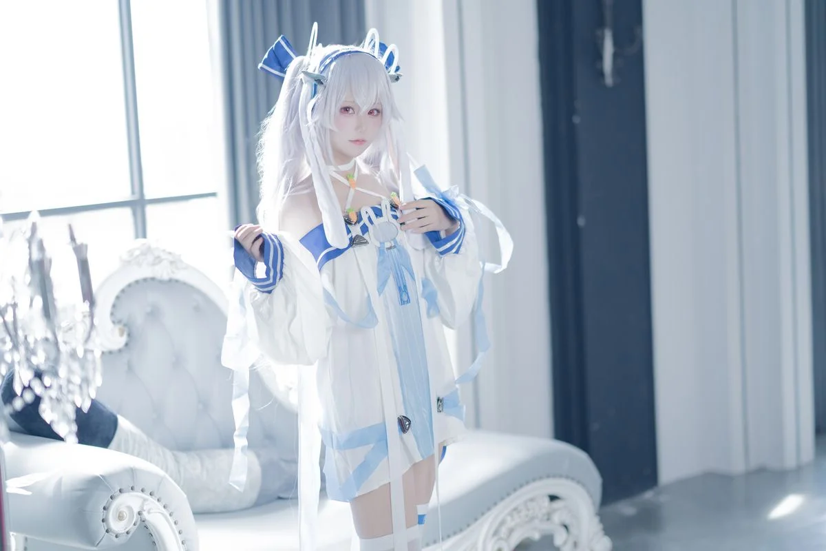 Dreamy Aesthetics: Coser lunananya as Laffey II