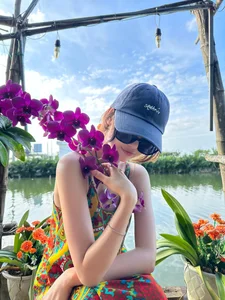 Danielle of NewJeans Shines in Hoi An: Stunning Travel Photos and Iconic Conical Hat Moments - image 3