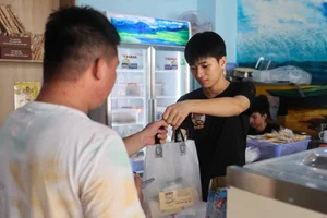 Exploring Ho Chi Minh City’s Premium Street Food: The Famous 79,000 VND Banh Mi Experience - image 6