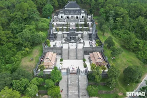 The Architectural Splendor of Empress Dowager Tu Du's Tomb in Hue's Pine Forests - image 7