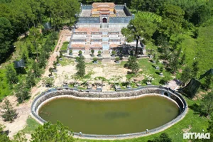 The Architectural Splendor of Empress Dowager Tu Du's Tomb in Hue's Pine Forests - image 9