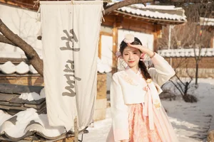 Captivating Portraits: YiTuYu Art Language Vol.7340 Fei Tian Xiao Mo Nu - image 0