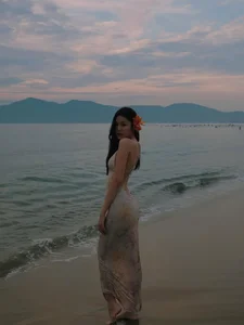 Tang My Han’s Stunning Beach Photoshoot: Summer Style Inspiration - image 9