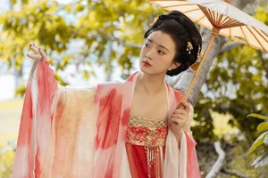 YiTuYu Art Language Vol.6451: The Radiant Charm of Xia Han Han - image 6