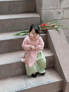 Adorable Toddler in Traditional Ao Dai Captures Hearts with Viral Photoshoot - image 8
