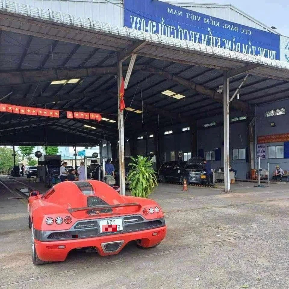 Rare Koenigsegg CCX Hypercar Worth Millions Spotted in Hai Phong, Vietnam