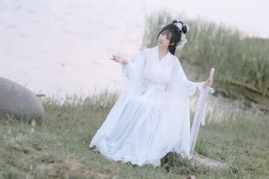 Qi Luo Sheng De Xiao Su Su in YiTuYu Art Language Vol.7884: Capturing the Essence of Grace and Visual Artistry - image 7