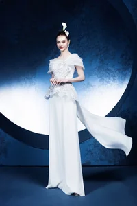 Ethereal Moon-Inspired Ao Dai: A Stunning Fusion of Vietnamese Tradition and Celestial Elegance - image 7