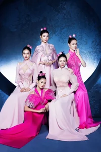 Ethereal Moon-Inspired Ao Dai: A Stunning Fusion of Vietnamese Tradition and Celestial Elegance - image 11