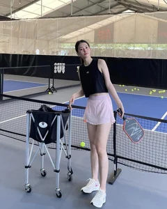 Trendy Pickleball Outfits: Stylish Sportswear Inspiration for Women from Vietnamese Fashion Icons - image 1