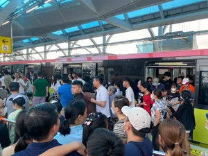 Hanoi Metro Success: Impressive Statistics from the First 15 Days of Nhon-Hanoi Station Line Operation - image 6