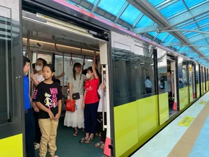 Hanoi Metro Success: Impressive Statistics from the First 15 Days of Nhon-Hanoi Station Line Operation - image 5