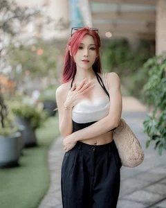 Mastering the S-Line Silhouette: Fashion and Fitness Tips for a Toned and Confident Look - image 3