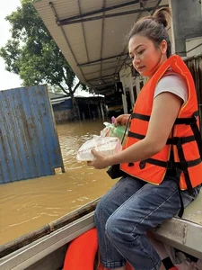 Inspiring Portraits of Compassion: Vietnamese Beauties Leading Flood Relief Efforts with Heart - image 0