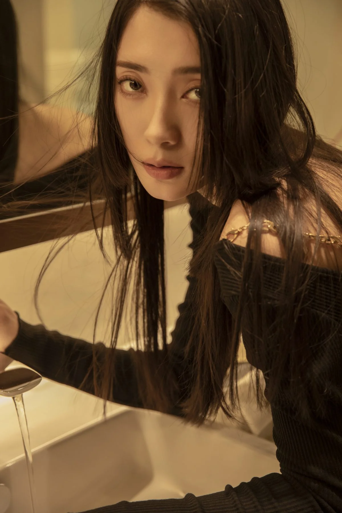 Contemporary Elegance: YiTuYu Art Language Vol.5192 Featuring Model Yfala