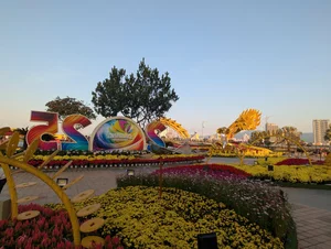 Unique Pink Snake Mascots Spark Joy in Da Nang for Lunar New Year Celebrations - image 0