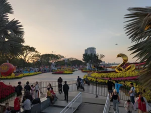 Unique Pink Snake Mascots Spark Joy in Da Nang for Lunar New Year Celebrations - image 4