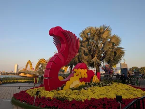Unique Pink Snake Mascots Spark Joy in Da Nang for Lunar New Year Celebrations - image 5