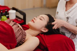 Doan Van Hau’s Wife Doan Hai My Shares Stunning Postpartum Photos One Month After Giving Birth - image 3