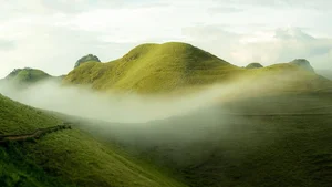 Discover the Cinematic Beauty of Ba Quang Grass Hills in Vietnam - image 0