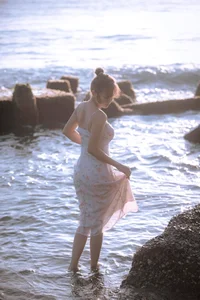 Pi Huynh: The Elegant Face of Modern Vietnamese Beauty - image 10