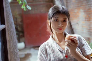 Artistic Expression in YiTuYu Vol.10295 Featuring the Captivating Yi Ming Photo Series - image 1