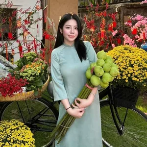 Discover the Elegant Style and Beauty of Minh Nhựa’s Second Daughter - image 8