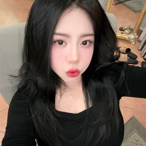 Discover the Elegant Style and Beauty of Minh Nhựa’s Second Daughter - image 1