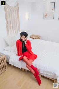 IESS Chinese Model Qiu Qiu: Elegant Red Stockings Fashion Photography - image 3