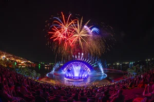 Spectacular New Year Fireworks Display Over Phu Quoc Island - image 2