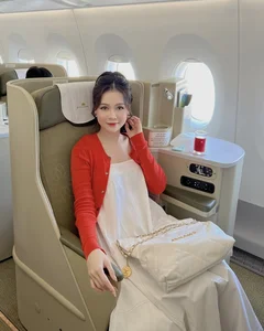 Vietnamese Celebrity Sam: Balancing a Luxury Lifestyle and the Joy of Motherhood with Her Two Adorable Children - image 4