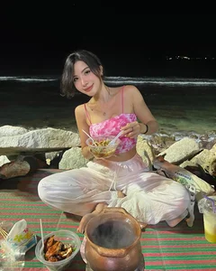 The Return of the Tuyet Tinh Coc Icon: Stunning Bikini Photoshoot and Fitness Inspiration - image 3