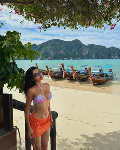 The Return of the Tuyet Tinh Coc Icon: Stunning Bikini Photoshoot and Fitness Inspiration - image 6