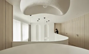 Artistic 110 sqm Loft Apartment Design: Transforming Modern Living Into a Creative Gallery Space - image 3