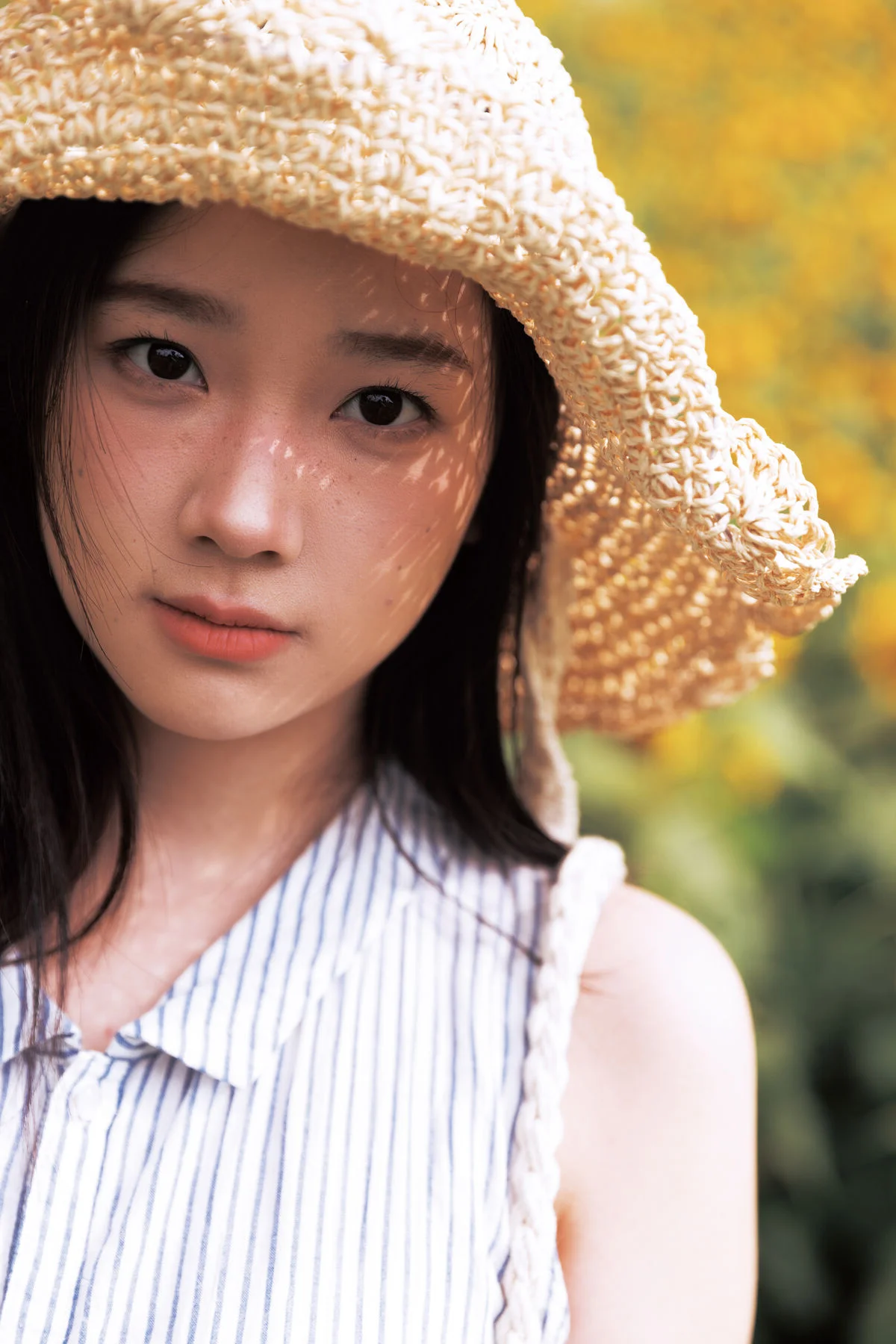 YiTuYu Art Language Vol.7497 Featuring To Xiao Bei - Elegant Portraiture