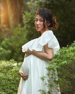 MC Yumi Duong Radiates Elegance with Stunning Maternity Photoshoot and Pregnancy Style - image 2