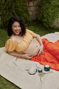 MC Yumi Duong Radiates Elegance with Stunning Maternity Photoshoot and Pregnancy Style - image 7