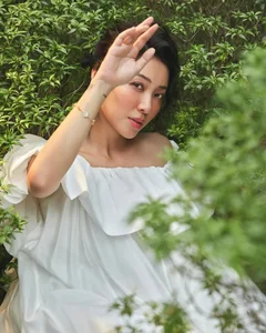 MC Yumi Duong Radiates Elegance with Stunning Maternity Photoshoot and Pregnancy Style - image 5