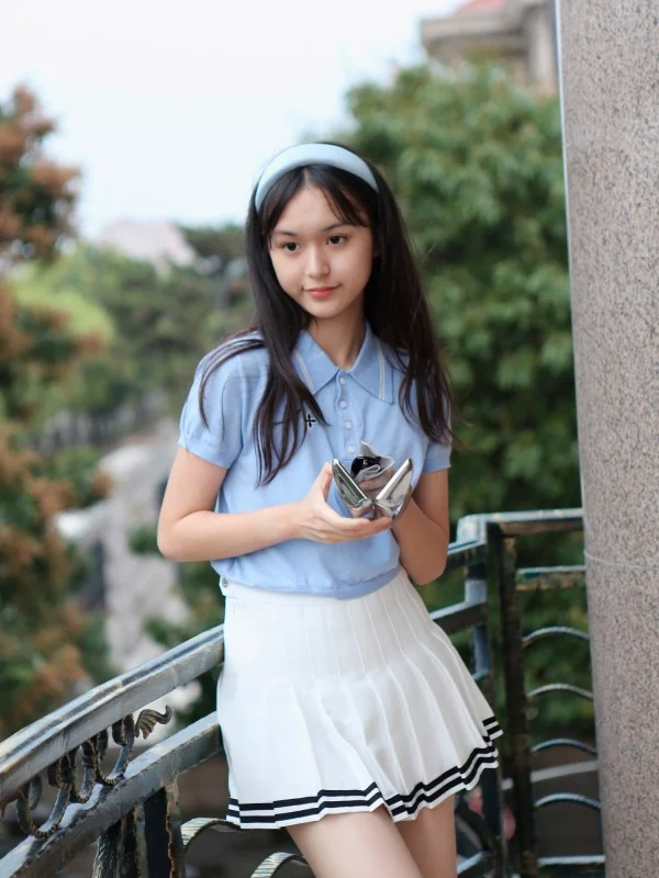 Natural Beauty Triumphs: The Stunning Evolution of the 'Little Beauty' Netizens Adore
