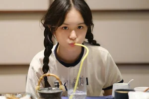Natural Beauty Triumphs: The Stunning Evolution of the 'Little Beauty' Netizens Adore - image 1