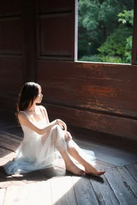 Xiao U in YiTuYu Art Language Vol.10401: A Masterclass in Modern Aesthetic Portrait Photography - image 2