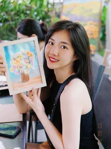 Kieu Trinh Xiu embraces Hanoi winter with her sweet doll-like beauty - image 4